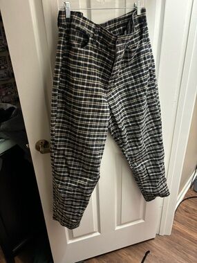 American Eagle Plaid Navy and Cream Women’s Casual Preppy Trousers